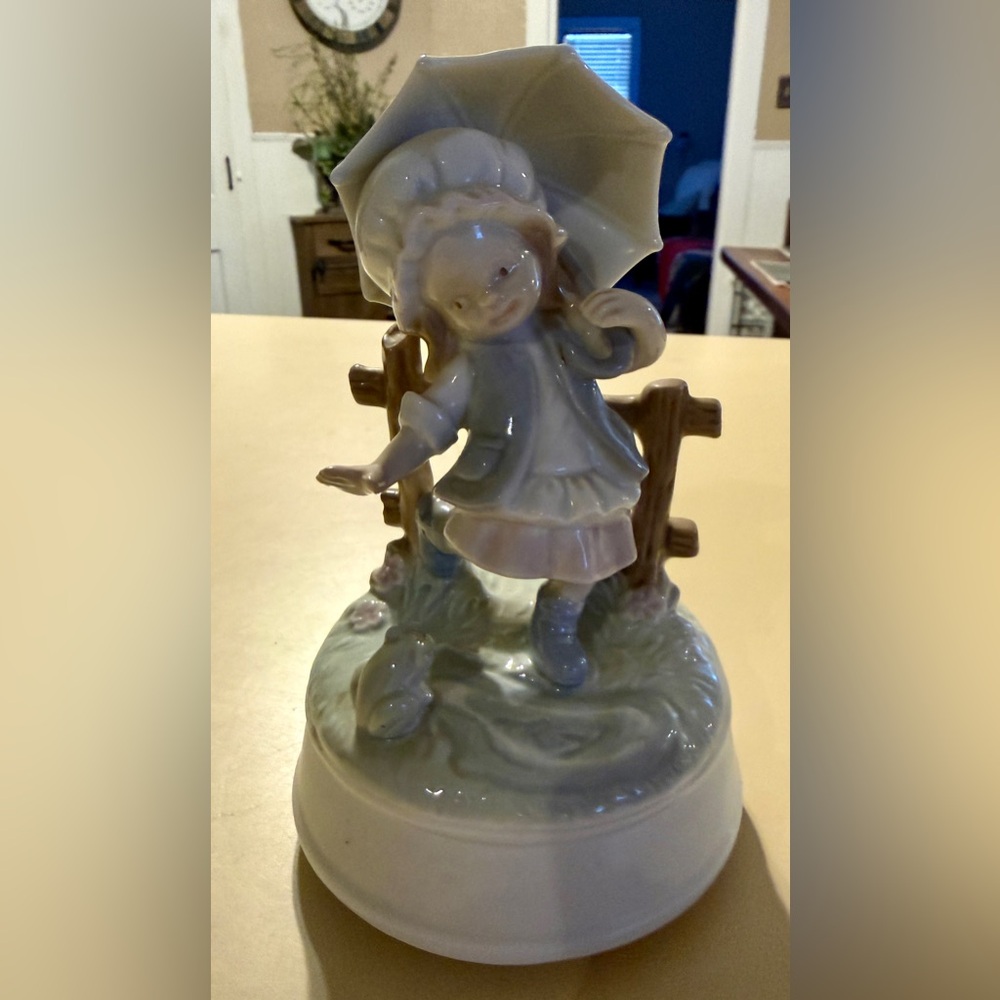 Vintage Otagiri Singing in the Rain Musical Figurine